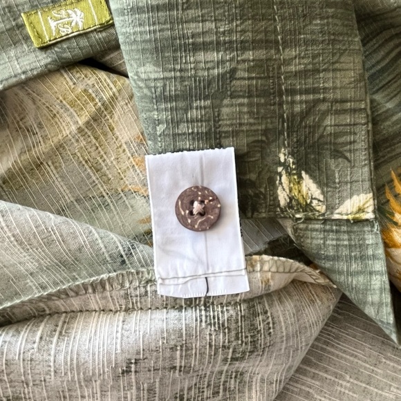 Tommy Bahama silk shirt - Picture 12 of 13